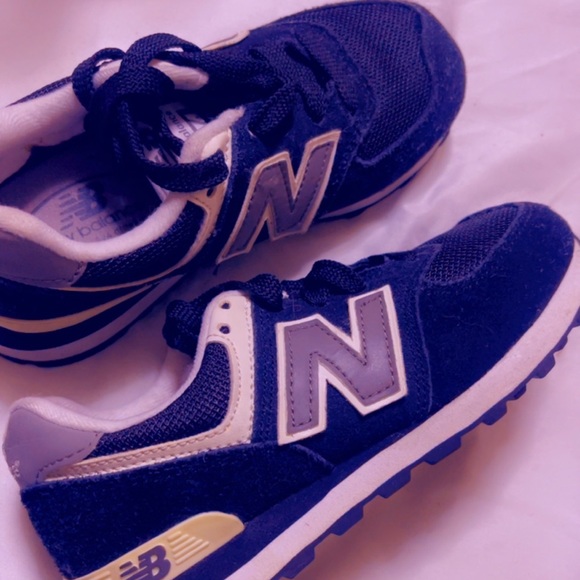 Sneaker - Picture 2 of 3